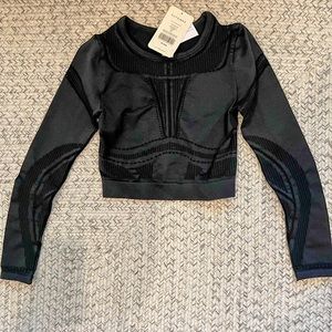 Fabletics Long Sleeve Compression Crop with Thumb Holes
